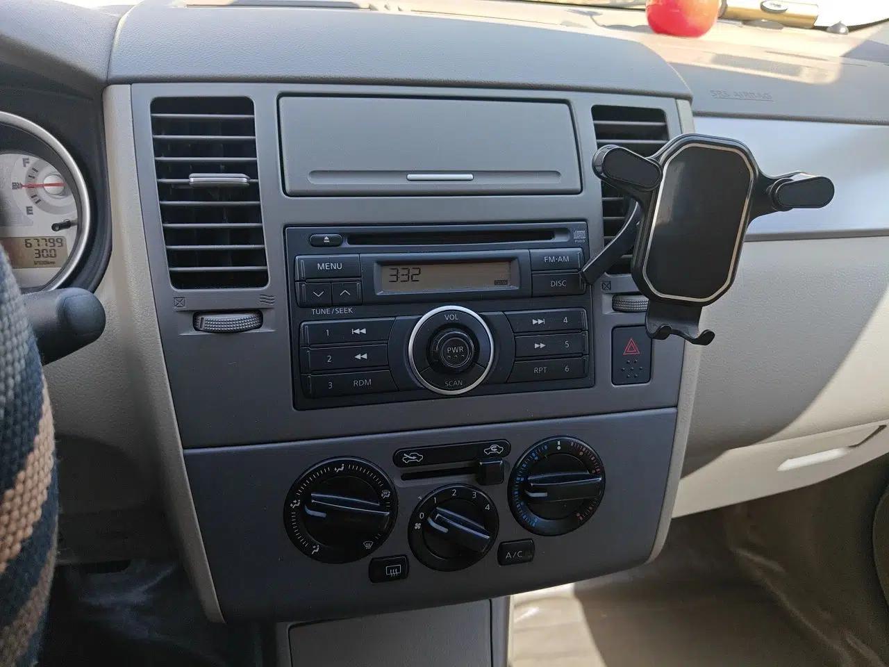 Nissan Tiida Sedan 2008 1.6L Manual Fashion Edition — миниатюра 14