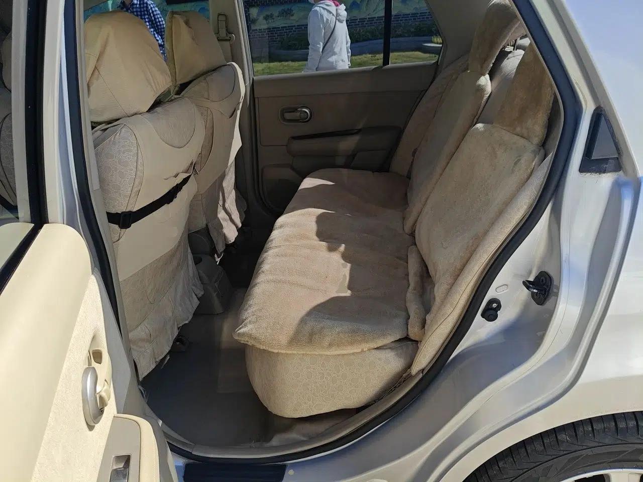 Nissan Tiida Sedan 2008 1.6L Manual Fashion Edition — миниатюра 18