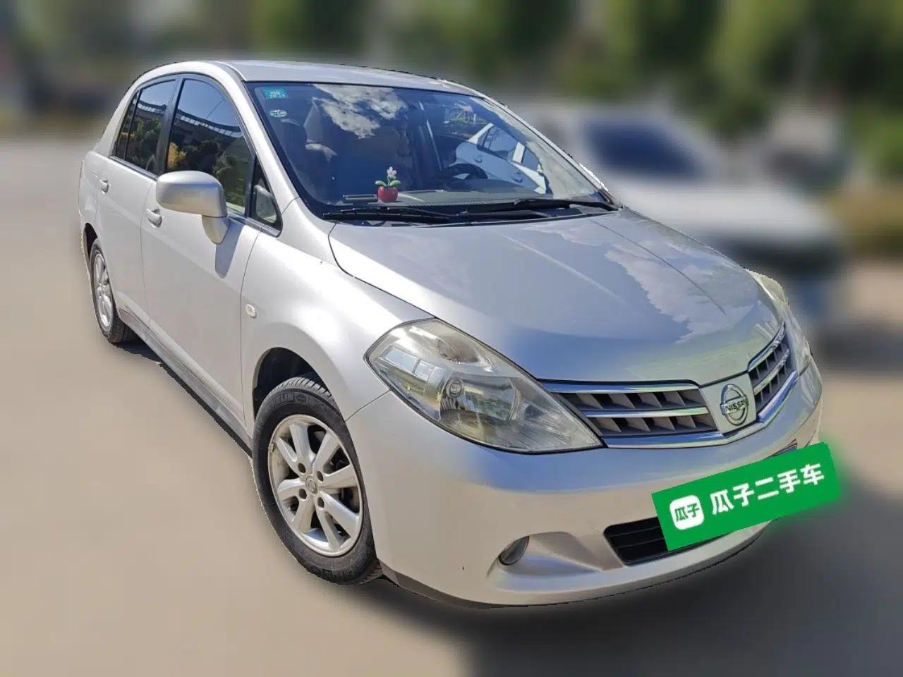 Nissan Tiida Sedan 2008 1.6L Manual Fashion Edition — миниатюра 3