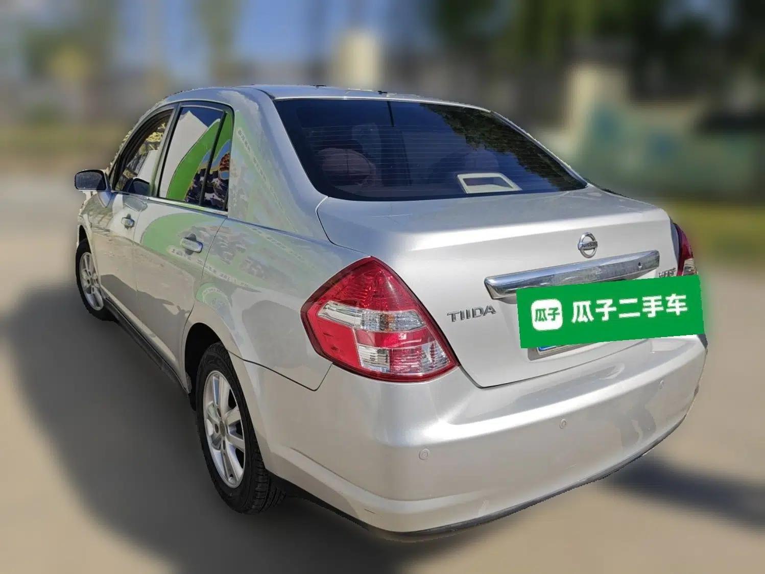 Nissan Tiida Sedan 2008 1.6L Manual Fashion Edition — миниатюра 4