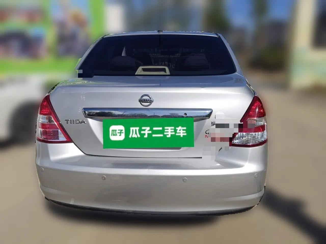 Nissan Tiida Sedan 2008 1.6L Manual Fashion Edition — миниатюра 5