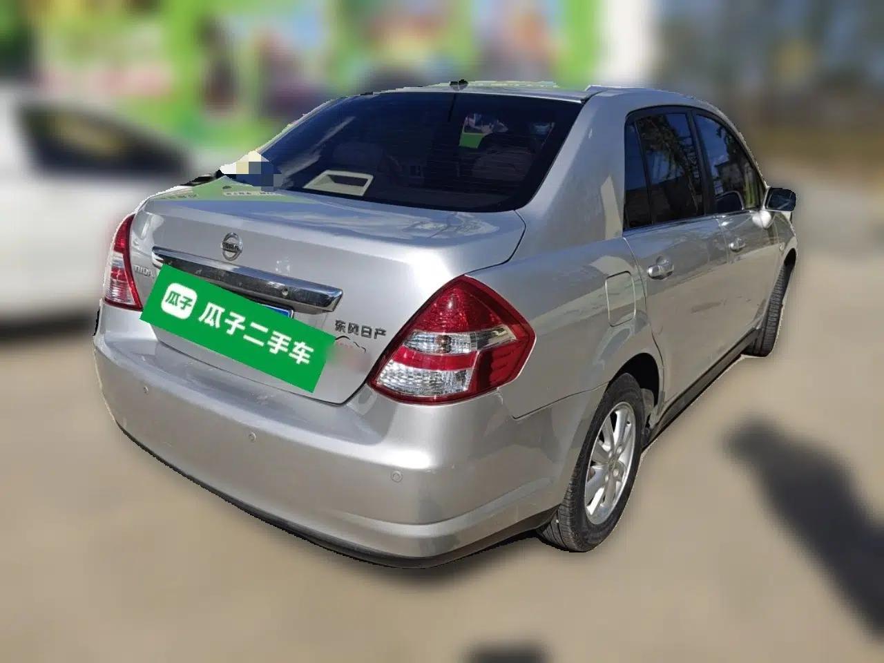 Nissan Tiida Sedan 2008 1.6L Manual Fashion Edition — миниатюра 6