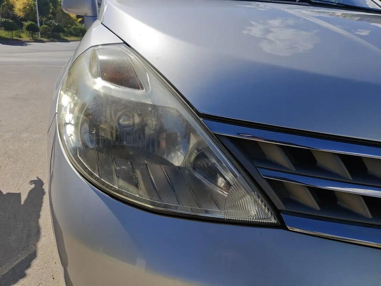 Nissan Tiida Sedan 2008 1.6L Manual Fashion Edition — миниатюра 7