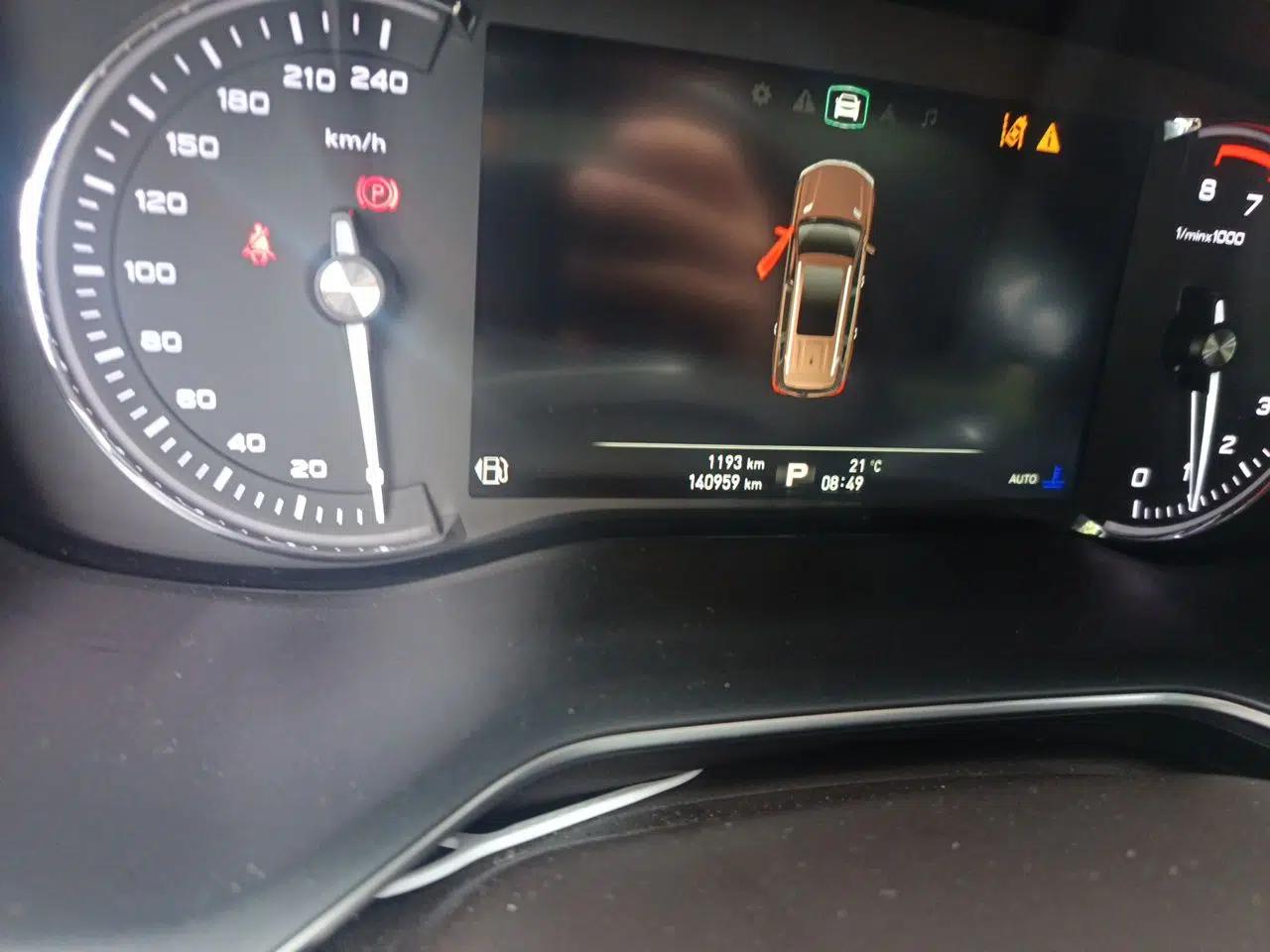 Roewe RX8 2018 30T Smart Connectivity All-Wheel Drive Supreme Edition — миниатюра 13