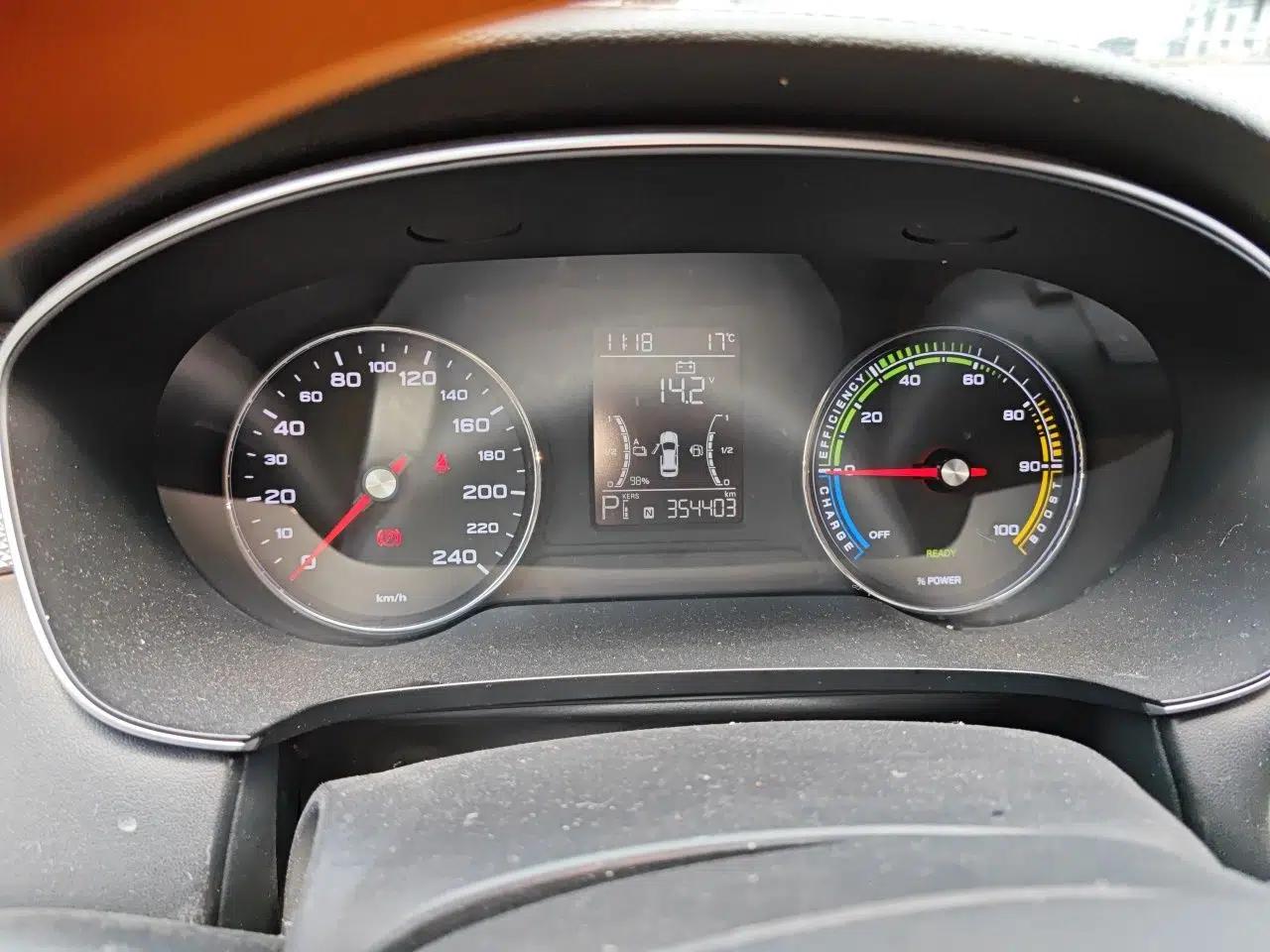 Roewe i6 MAX New Energy 2020 1.5T PHEV Sporty Cool Edition — миниатюра 12