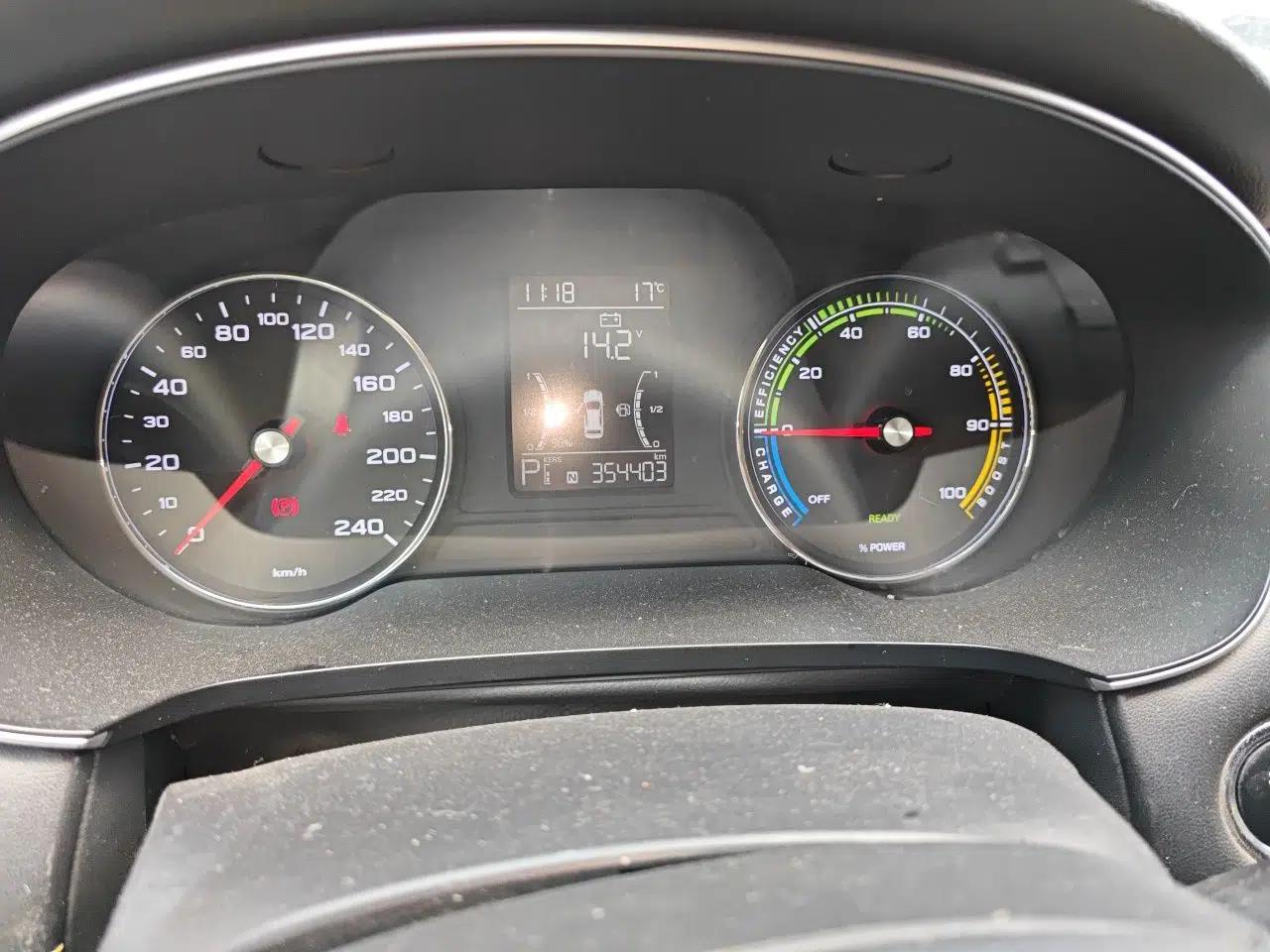 Roewe i6 MAX New Energy 2020 1.5T PHEV Sporty Cool Edition — миниатюра 13