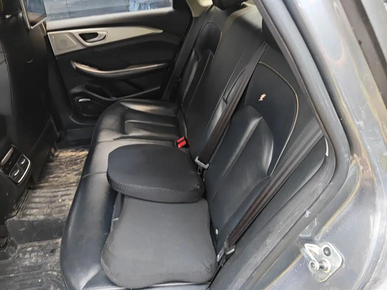Roewe i6 MAX New Energy 2020 1.5T PHEV Sporty Cool Edition — миниатюра 18