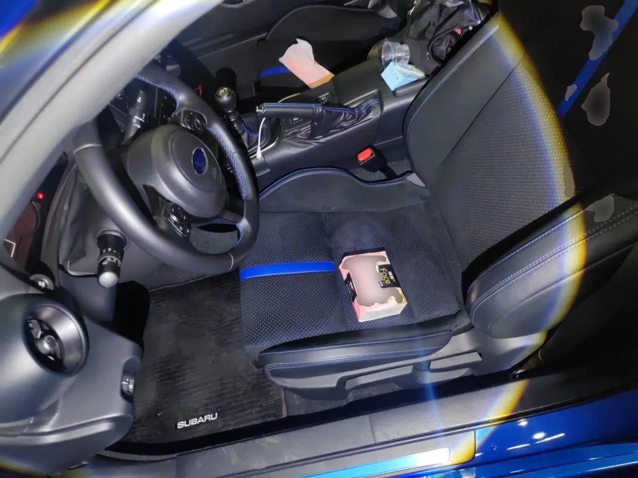 Subaru BRZ 2023 2.4L Manual 10th Anniversary Edition — миниатюра 16