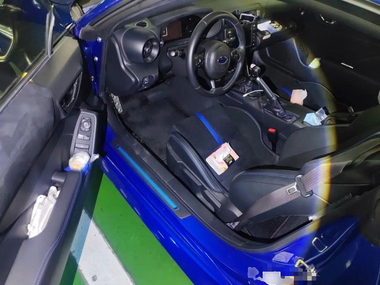 Subaru BRZ 2023 2.4L Manual 10th Anniversary Edition — миниатюра 17