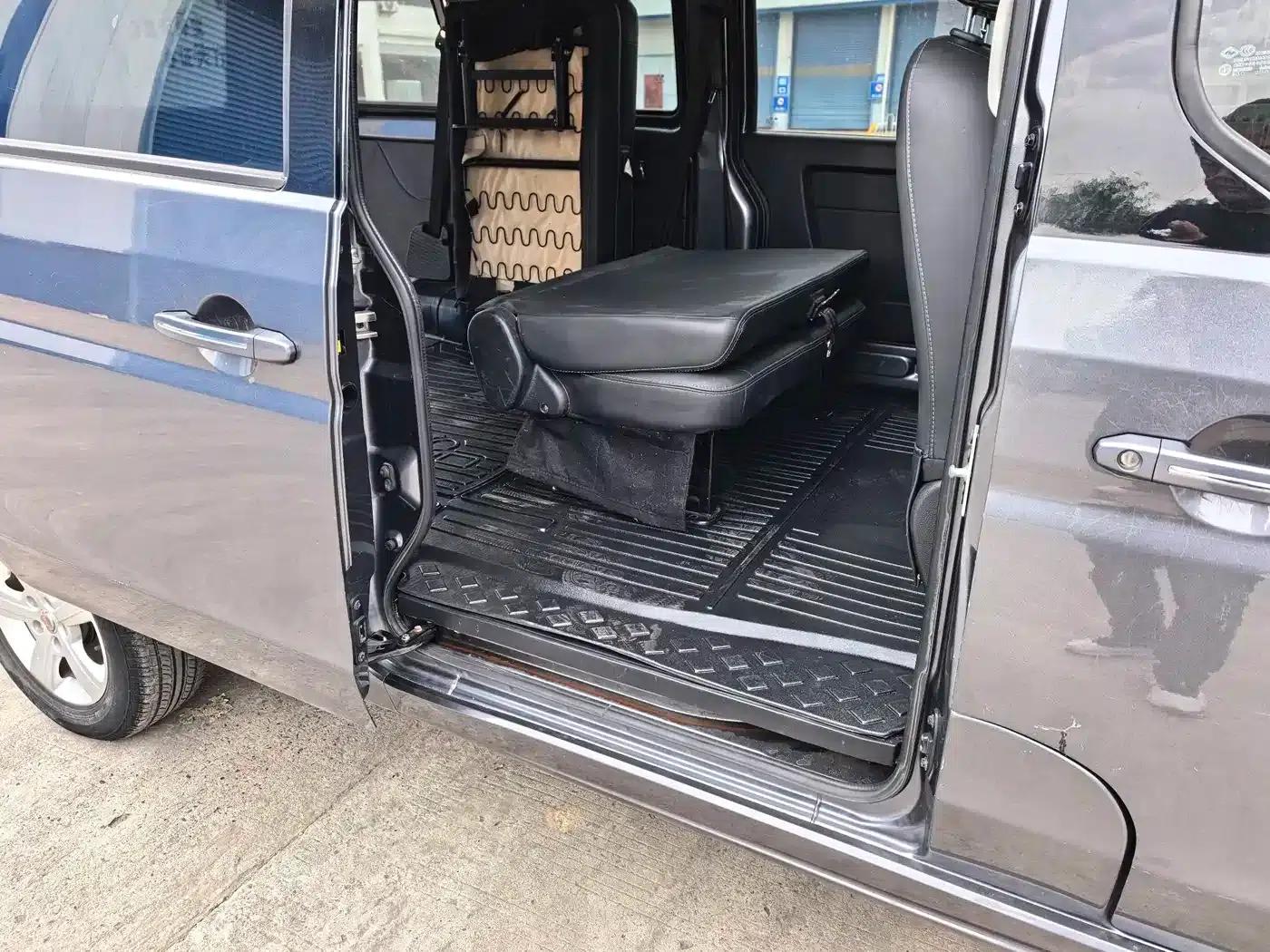 Golden Lion M Classic 2023 Model 1.5L Touring Lion Bus (5/6/7 Seats) — миниатюра 8