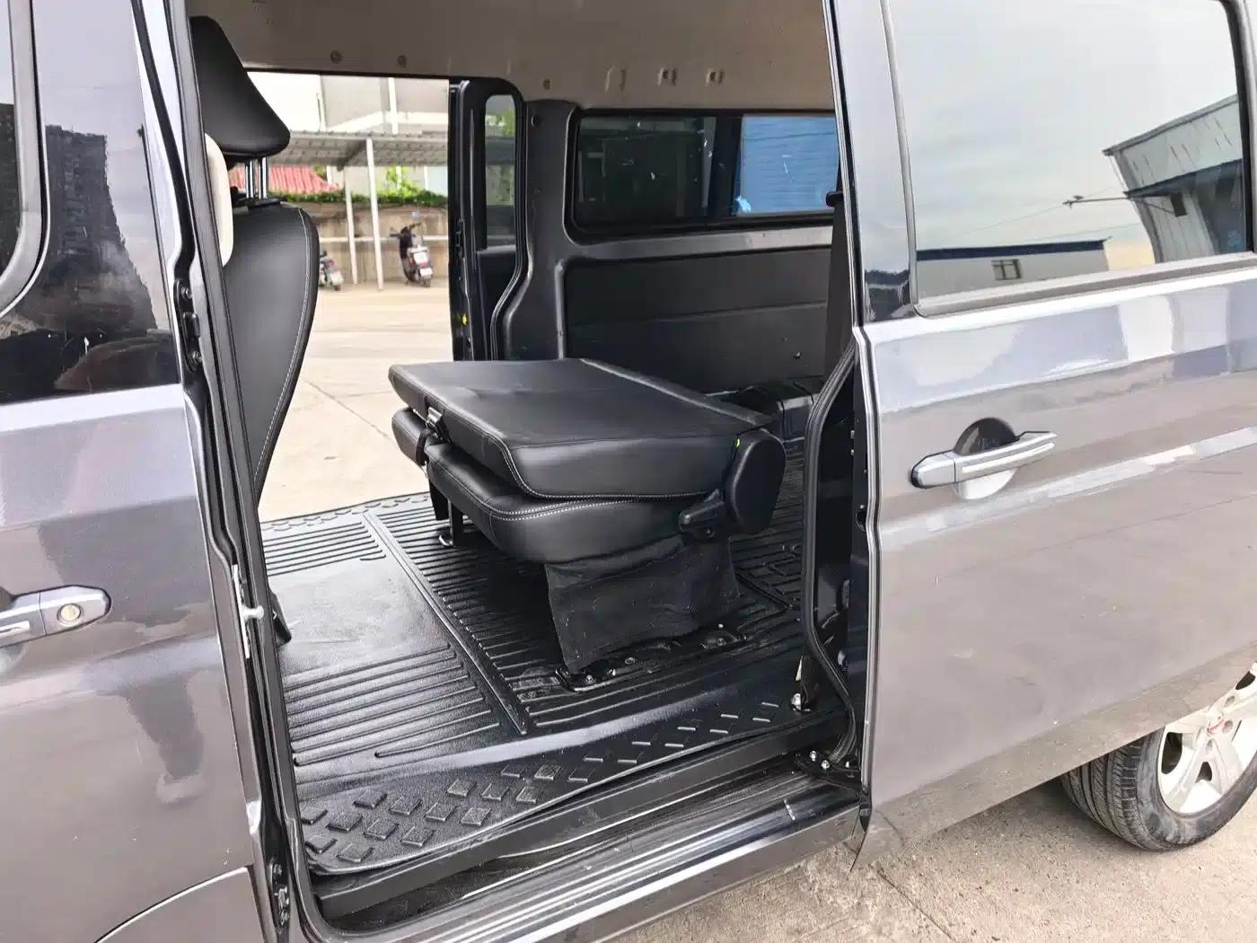 Golden Lion M Classic 2023 Model 1.5L Touring Lion Bus (5/6/7 Seats) — миниатюра 9