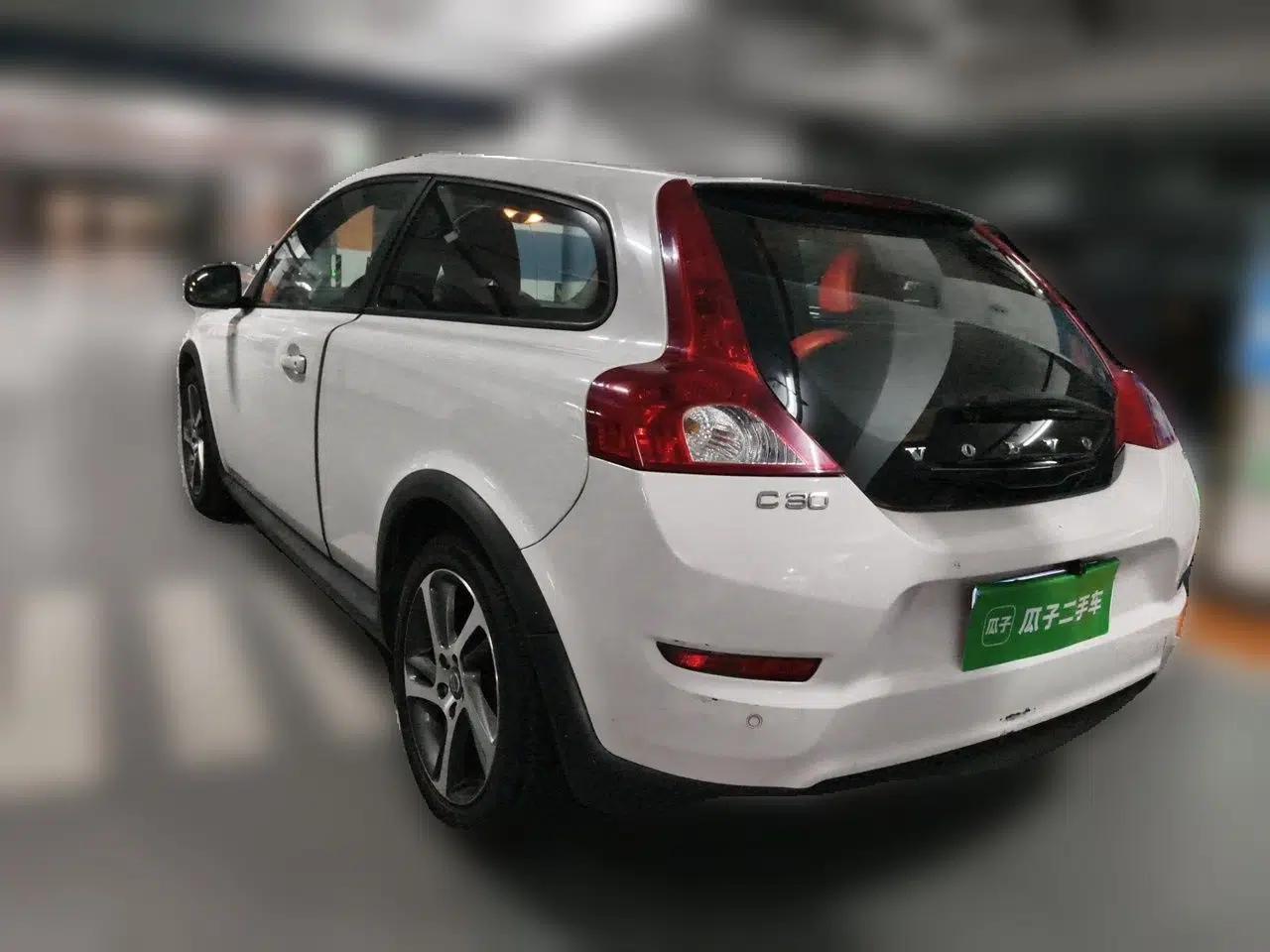 Volvo C30 2012 2.0L Aktiv Dynamic Package Edition — миниатюра 4