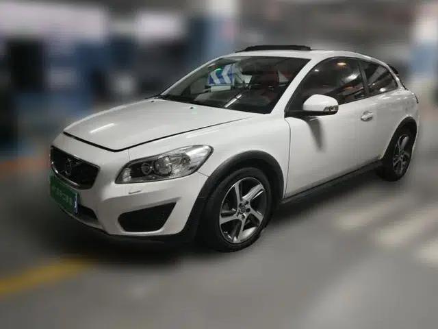 Volvo C30 2012 2.0L Aktiv Dynamic Package Edition