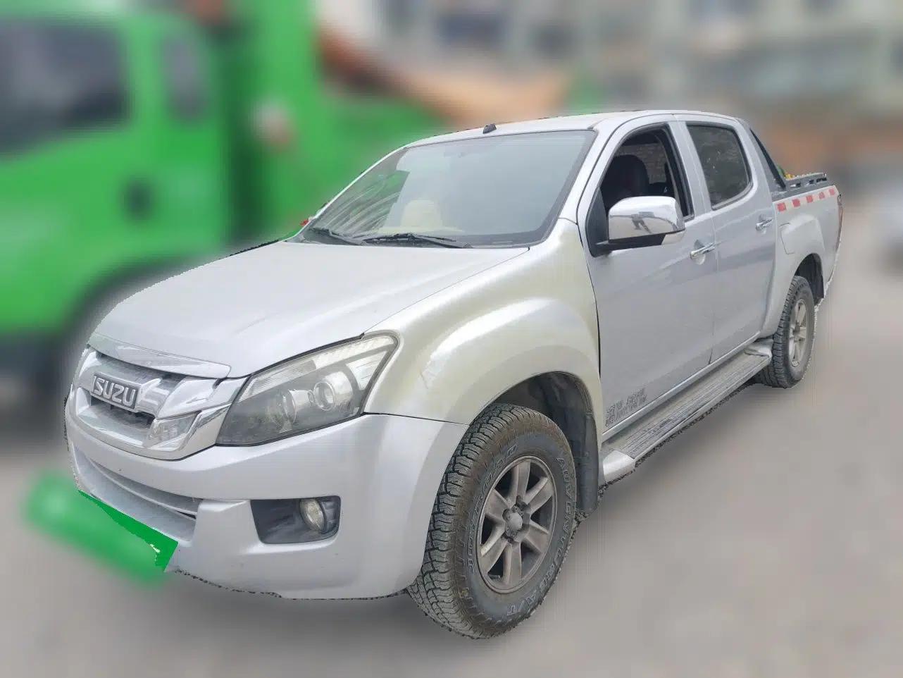 Isuzu D-MAX 2015 2.5T 4x4 Manual Base Version 4JK1 — миниатюра 1