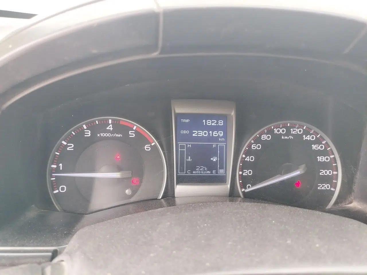 Isuzu D-MAX 2015 2.5T 4x4 Manual Base Version 4JK1 — миниатюра 13