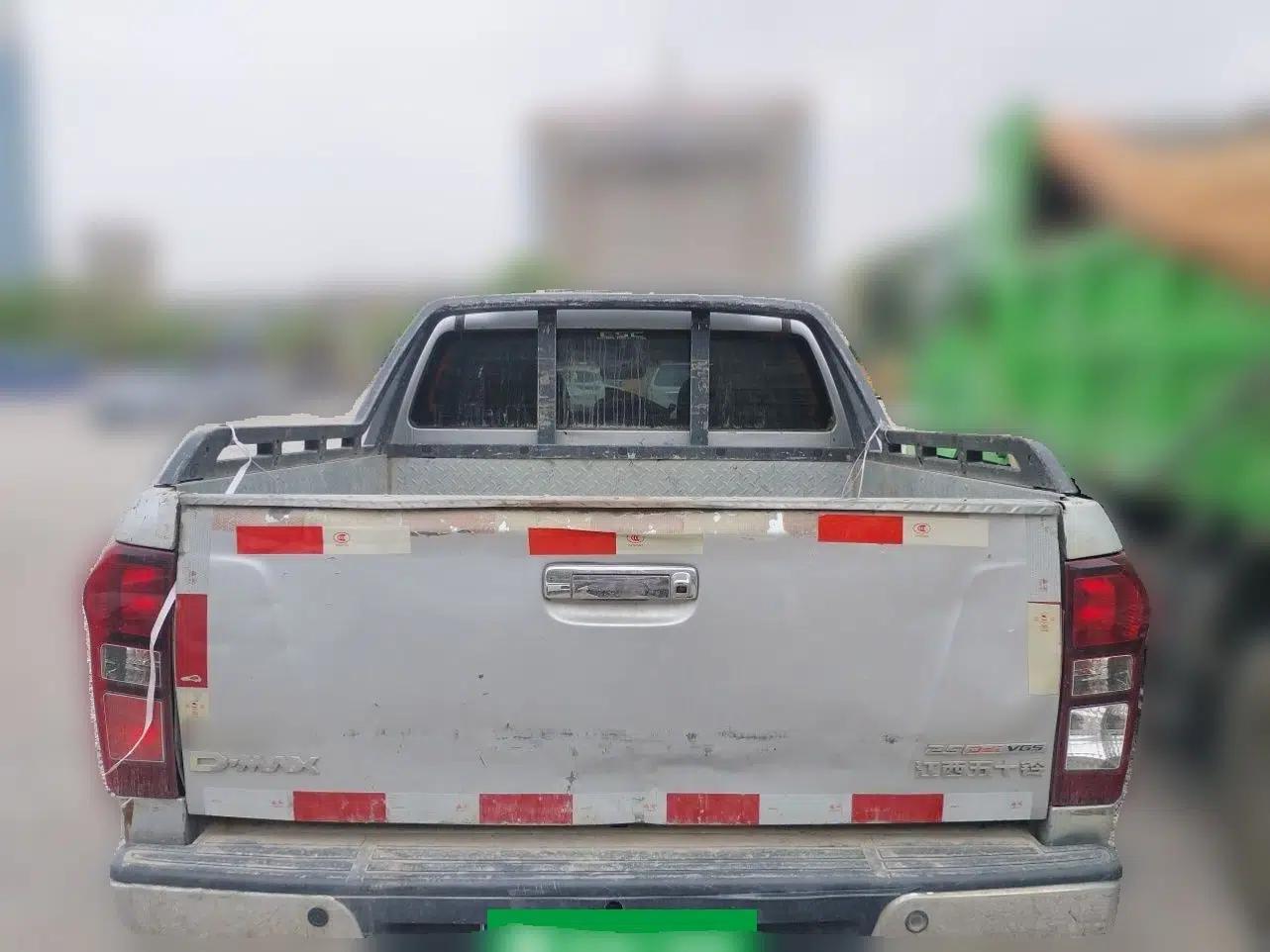Isuzu D-MAX 2015 2.5T 4x4 Manual Base Version 4JK1 — миниатюра 20
