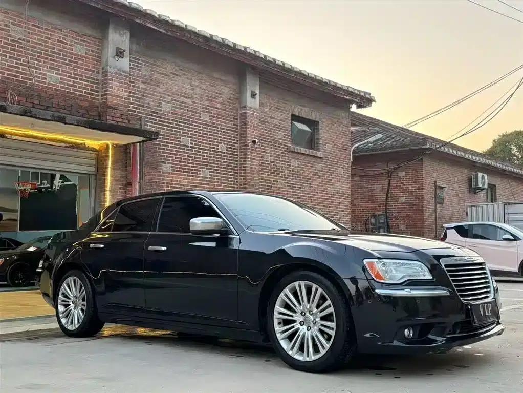 Chrysler 300C (Imported) 2014 3.0L Premium Edition — миниатюра 3