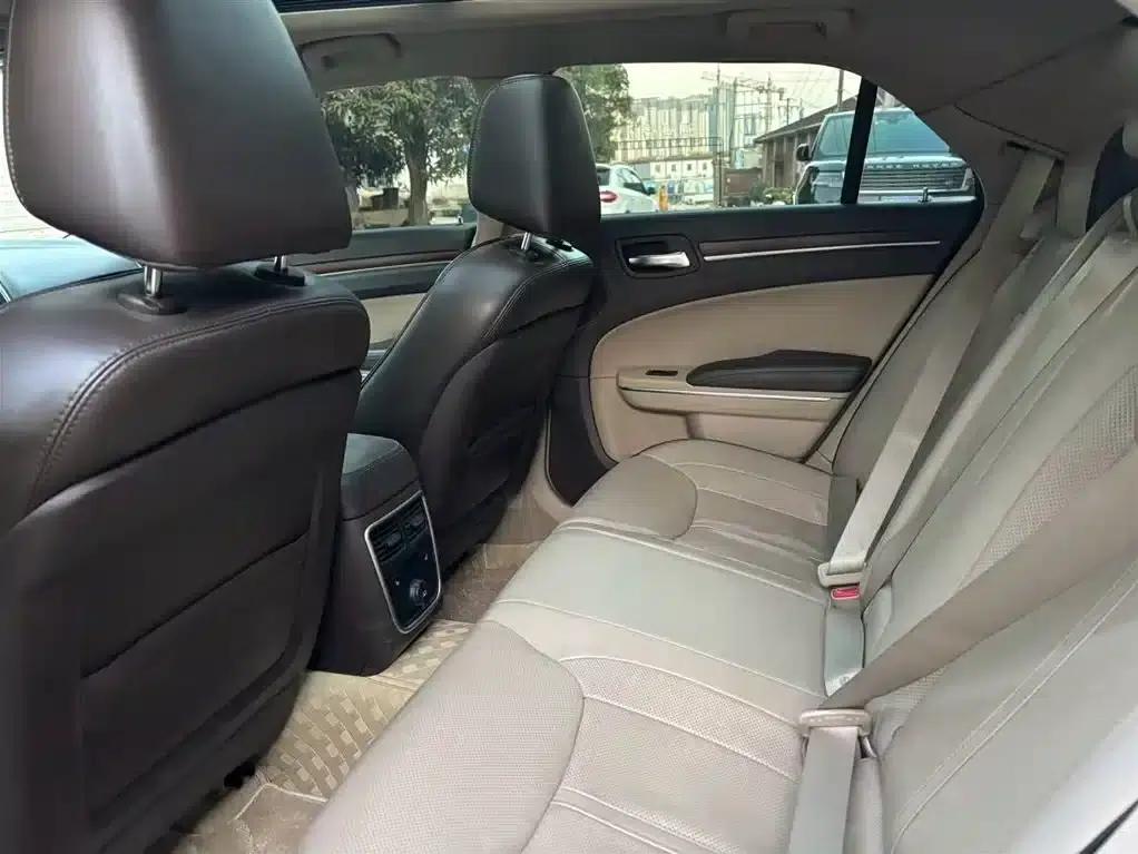 Chrysler 300C (Imported) 2014 3.0L Premium Edition — миниатюра 6