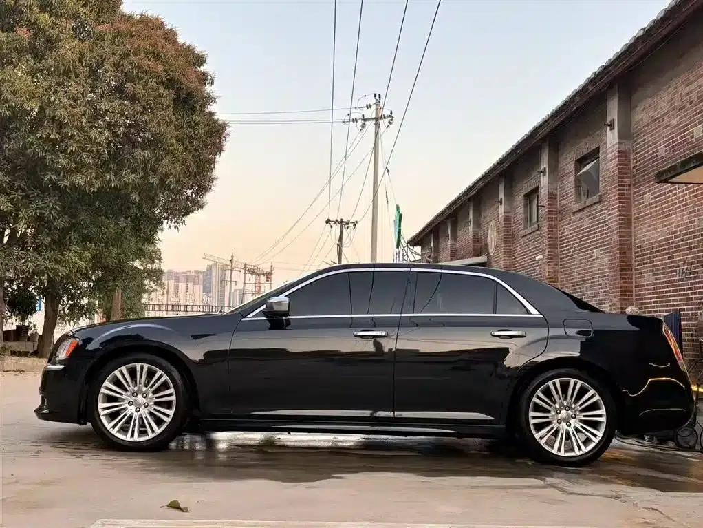 Chrysler 300C (Imported) 2014 3.0L Premium Edition — миниатюра 8
