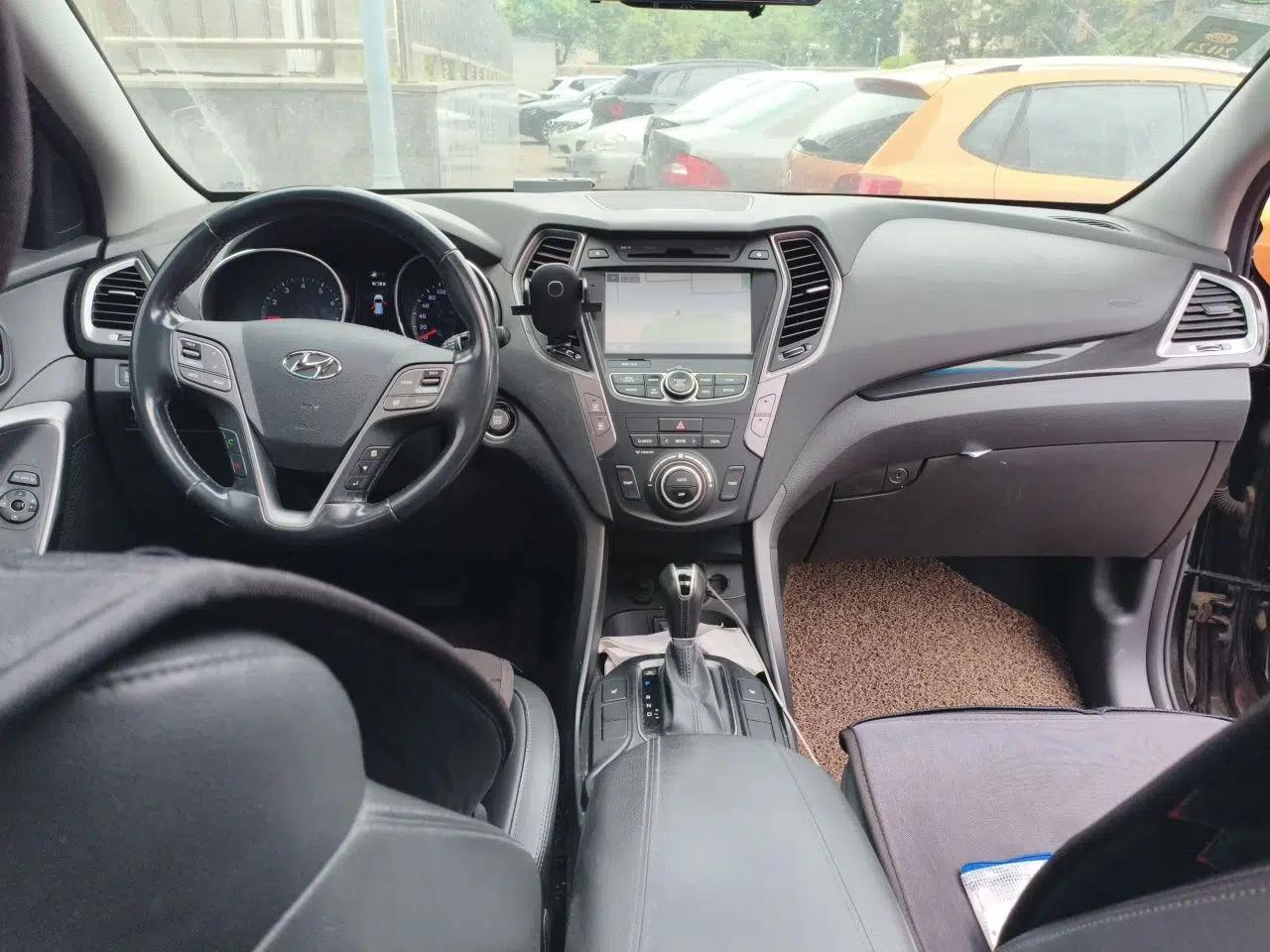 Hyundai Santa Fe Classic 2013 Facelift 3.0L 4x4 Comfort Edition with Navigation Euro IV compliant — миниатюра 10
