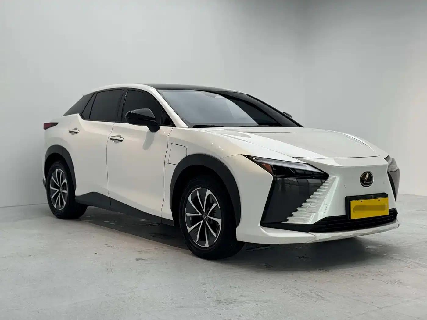 Lexus RZ 2023 450e AWD Luxury Edition — миниатюра 3