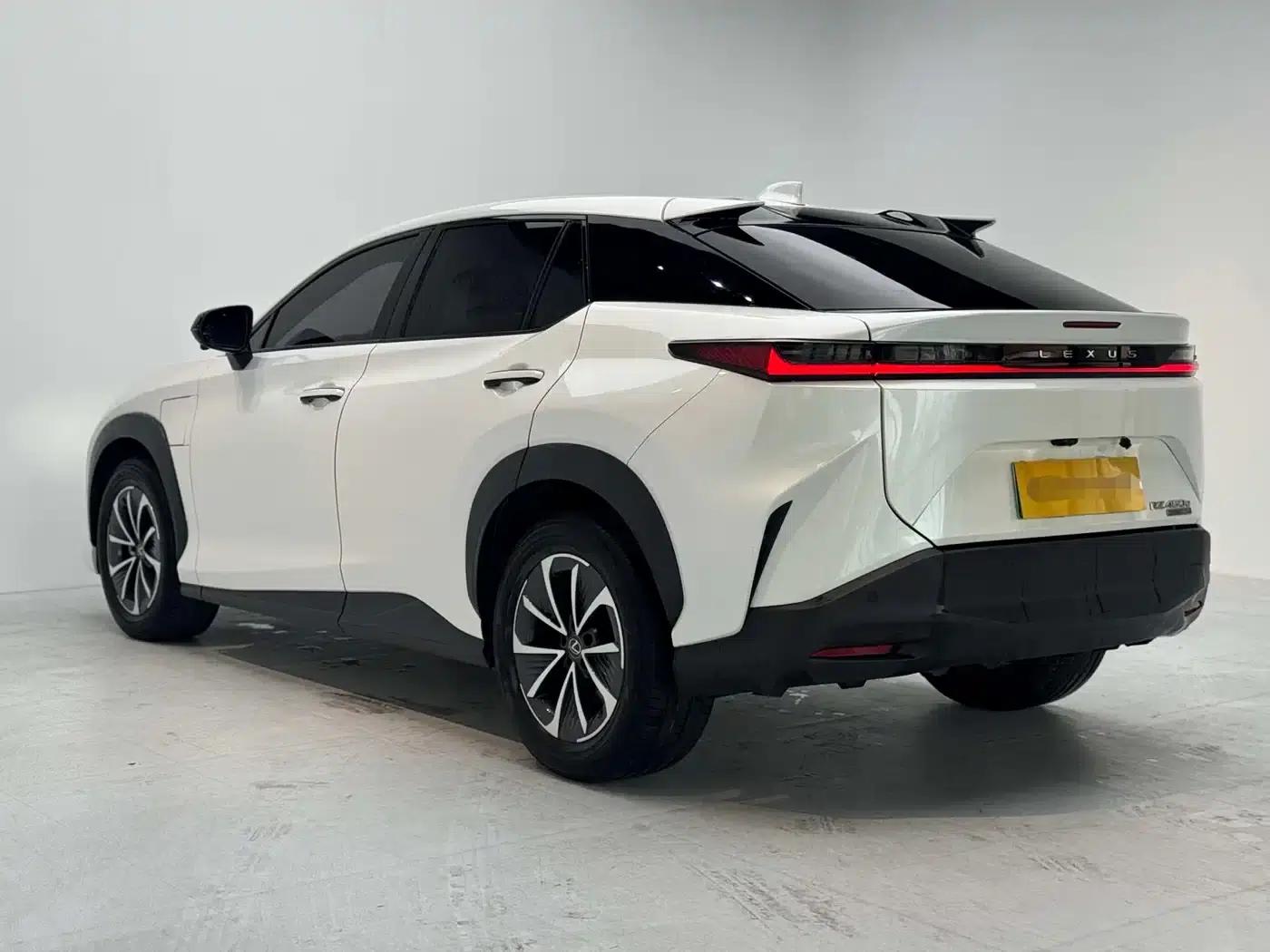 Lexus RZ 2023 450e AWD Luxury Edition — миниатюра 4