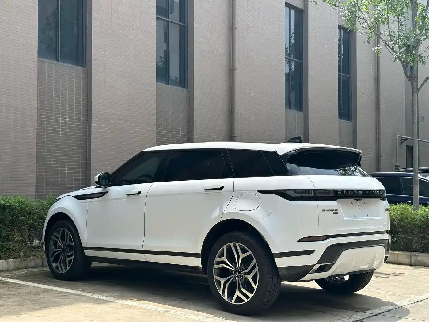 Range Rover Evoque Hybrid 2022 Model P300e Plug-in Electric Hybrid — миниатюра 12