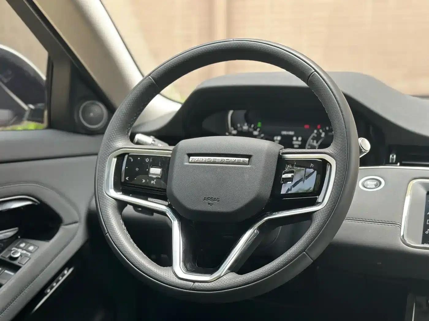 Range Rover Evoque Hybrid 2022 Model P300e Plug-in Electric Hybrid — миниатюра 4