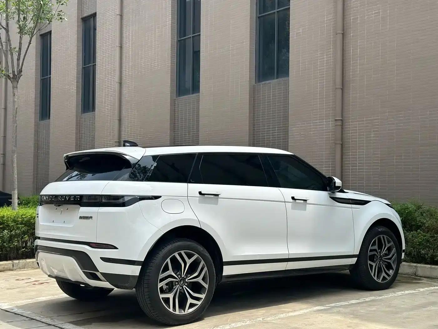 Range Rover Evoque Hybrid 2022 Model P300e Plug-in Electric Hybrid — миниатюра 10