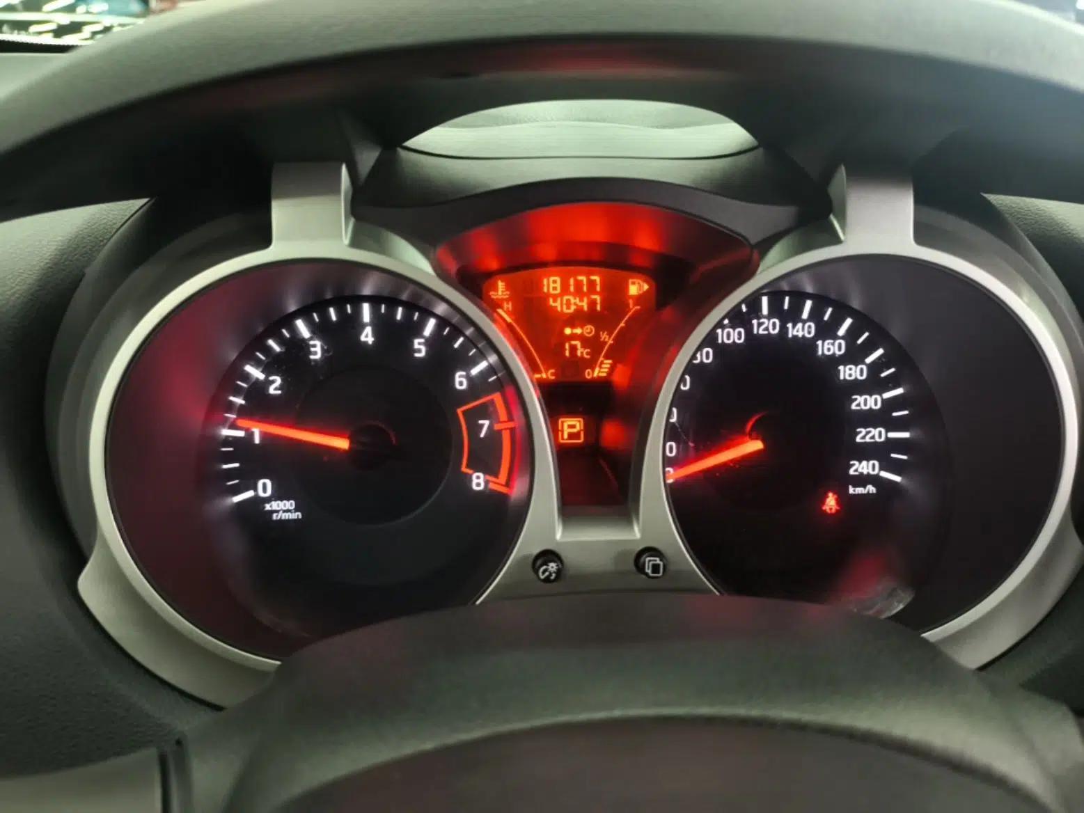 Infiniti ESQ 2014 1.6L Spontaneous Edition — миниатюра 15