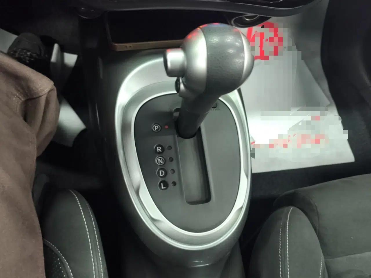 Infiniti ESQ 2014 1.6L Spontaneous Edition — миниатюра 17