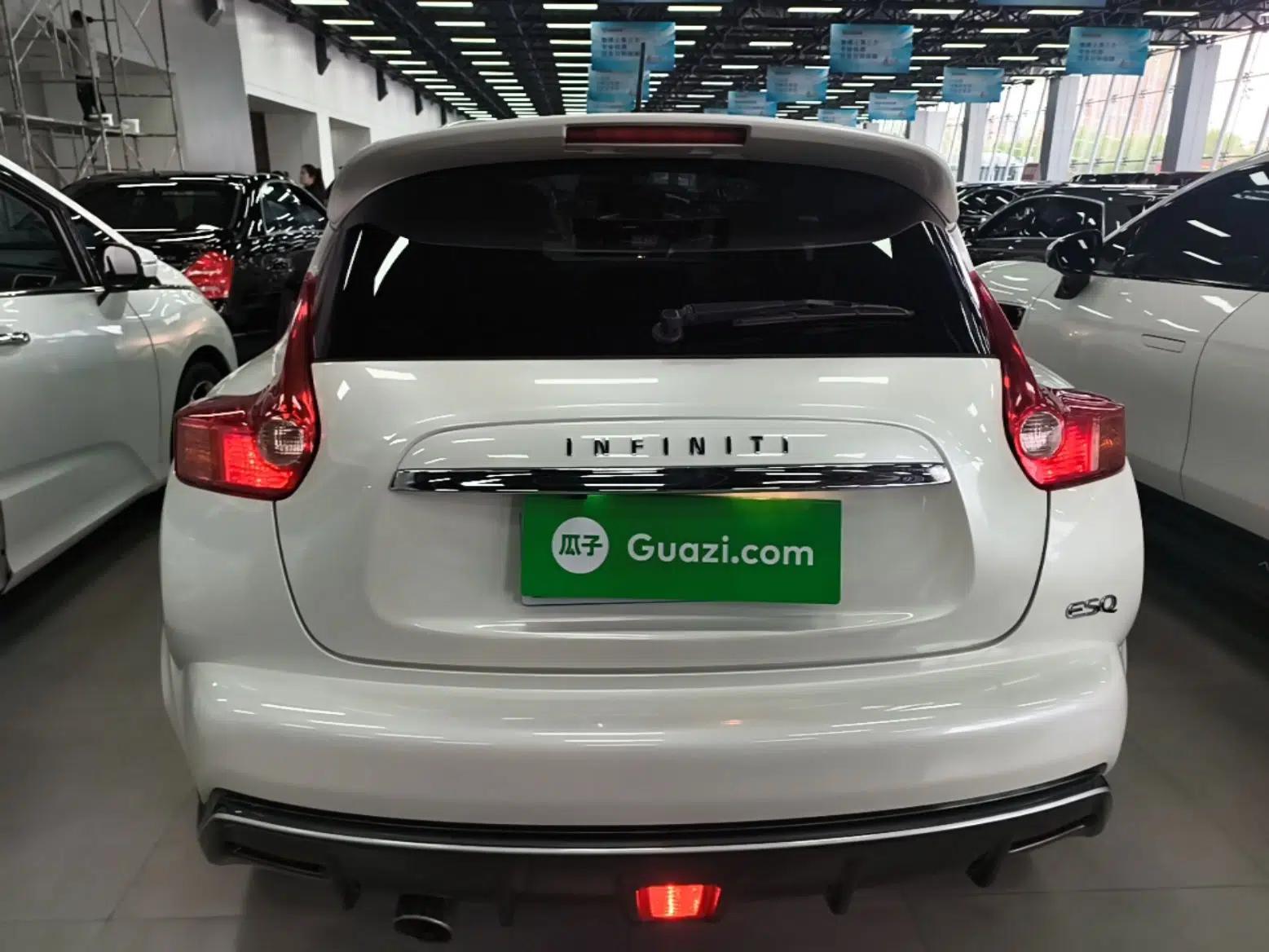 Infiniti ESQ 2014 1.6L Spontaneous Edition — миниатюра 5