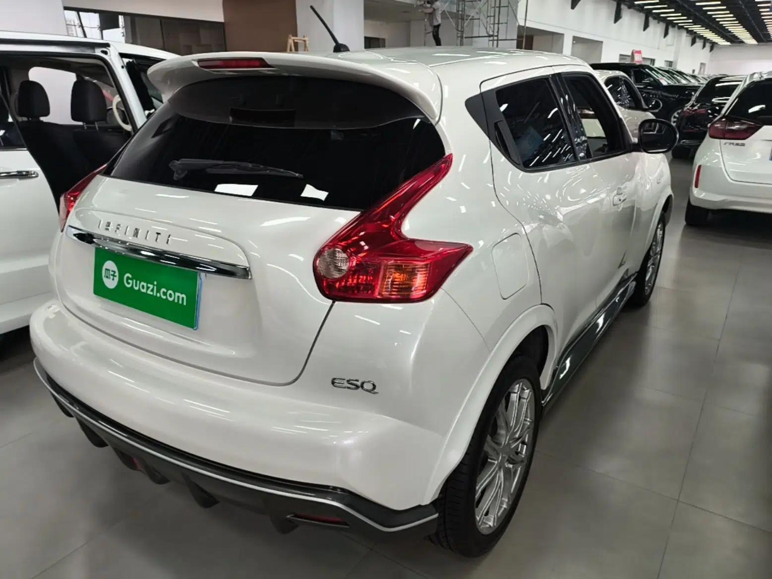 Infiniti ESQ 2014 1.6L Spontaneous Edition — миниатюра 6