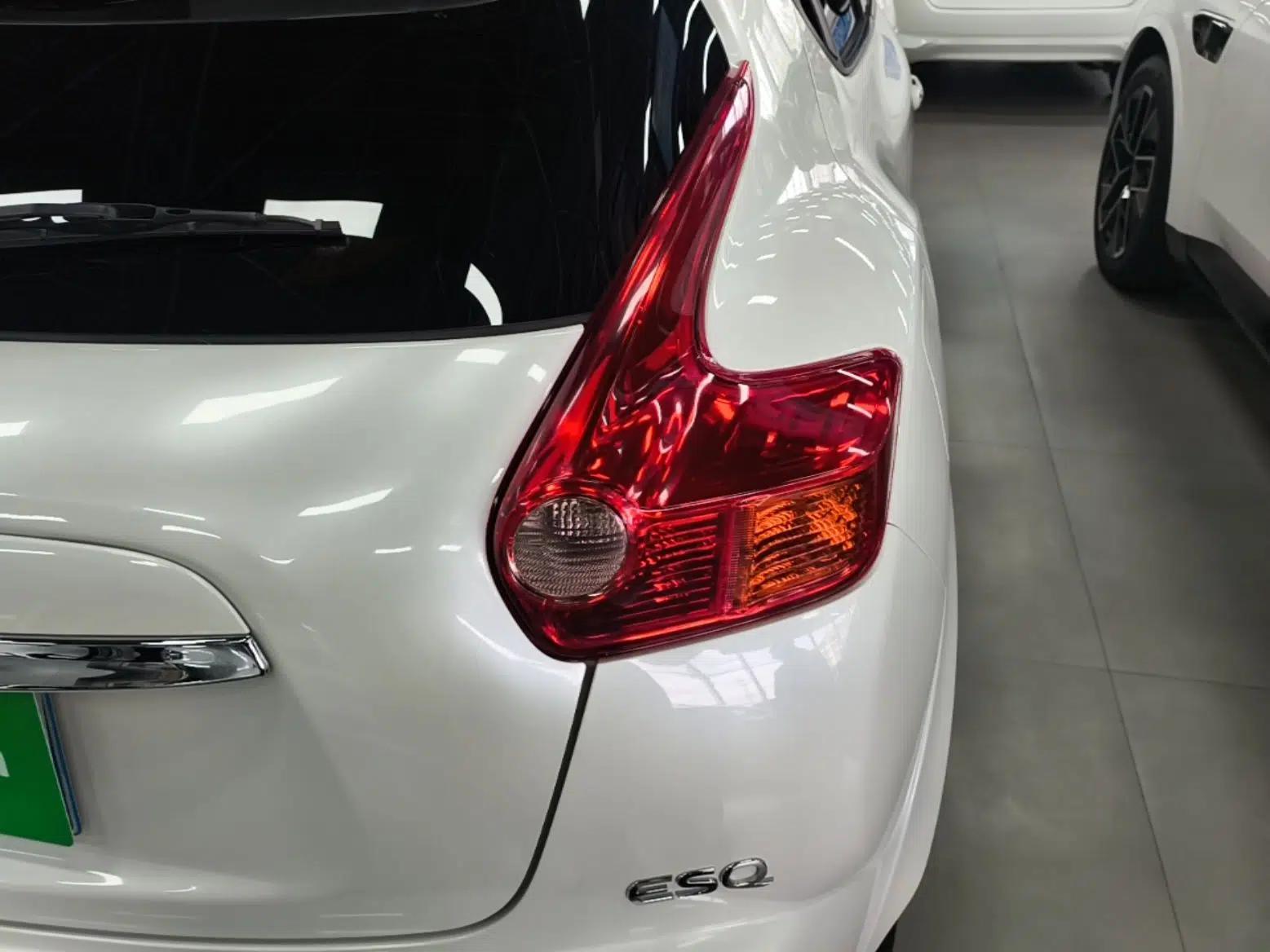 Infiniti ESQ 2014 1.6L Spontaneous Edition — миниатюра 7