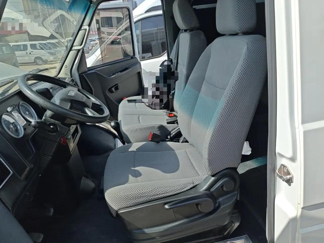 Iveco Daily 2021 2.5T A35 M1 Passenger Van 5-9 Seater Short Wheelbase Mid-Roof Design Dual Tires Side Sliding Door — миниатюра 18