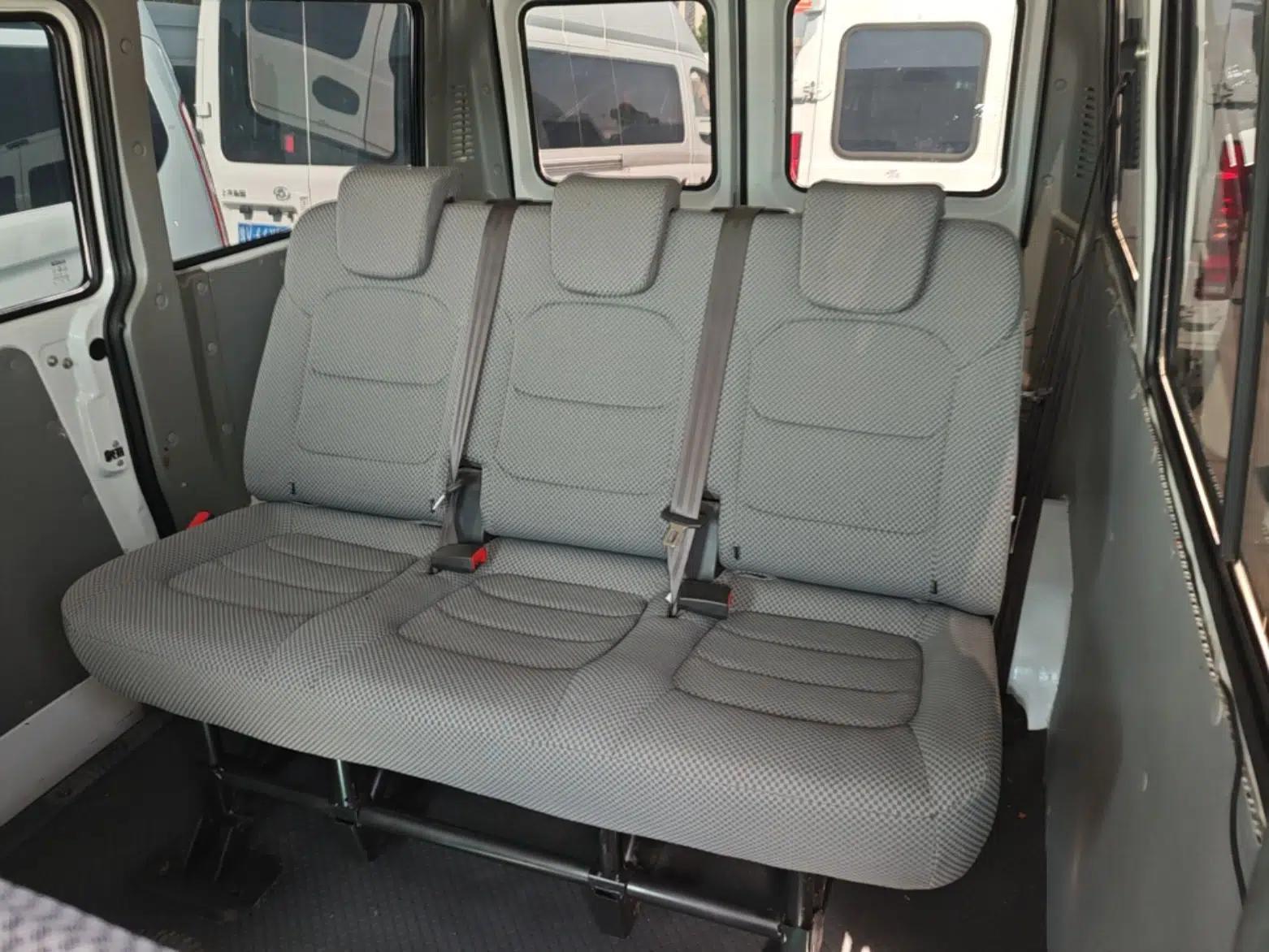 Iveco Daily 2021 2.5T A35 M1 Passenger Van 5-9 Seater Short Wheelbase Mid-Roof Design Dual Tires Side Sliding Door — миниатюра 20