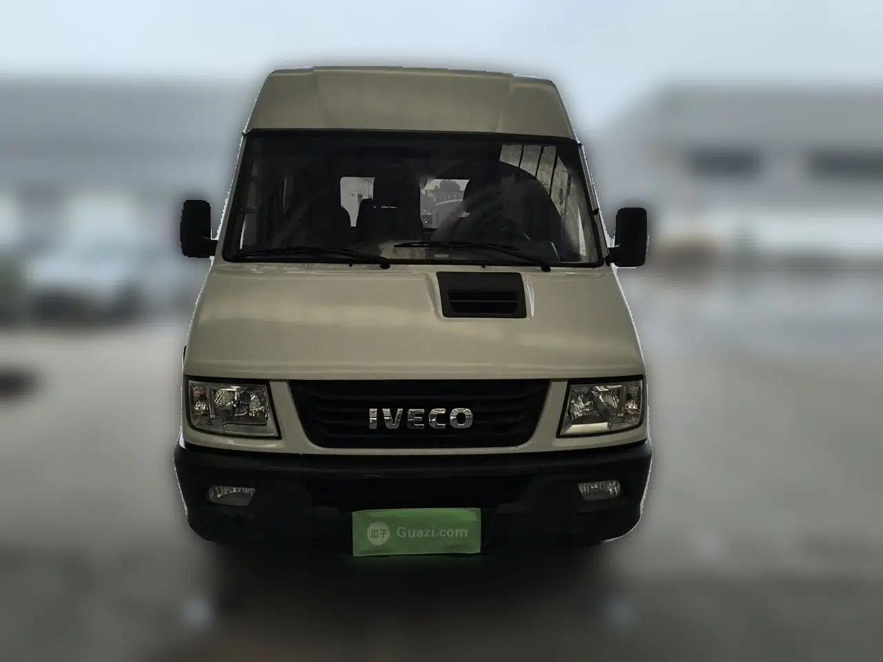 Iveco Daily 2021 2.5T A35 M1 Passenger Van 5-9 Seater Short Wheelbase Mid-Roof Design Dual Tires Side Sliding Door — миниатюра 2