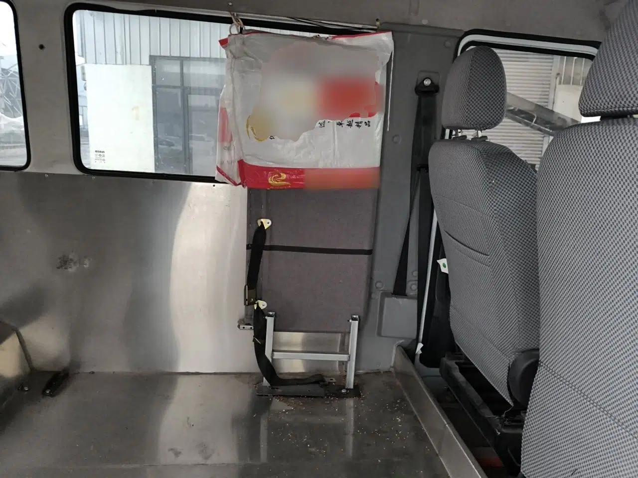 Iveco Daily 2021 2.5T A35 M1 Passenger Van 5-9 Seater Short Wheelbase Mid-Roof Design Dual Tires Side Sliding Door — миниатюра 18