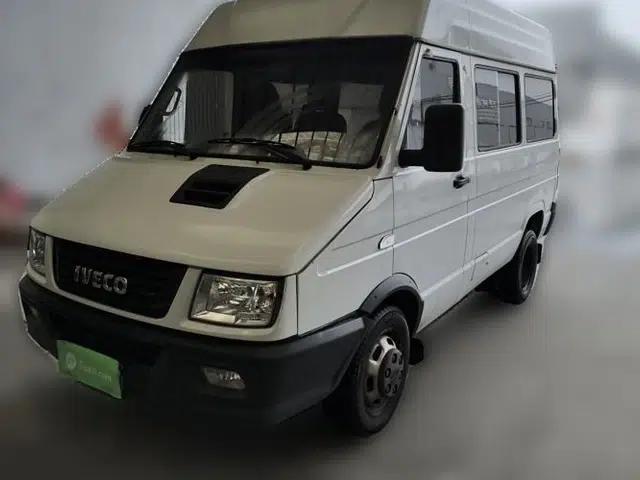 Iveco Daily 2021 2.5T A35 M1 Passenger Van 5-9 Seater Short Wheelbase Mid-Roof Design Dual Tires Side Sliding Door