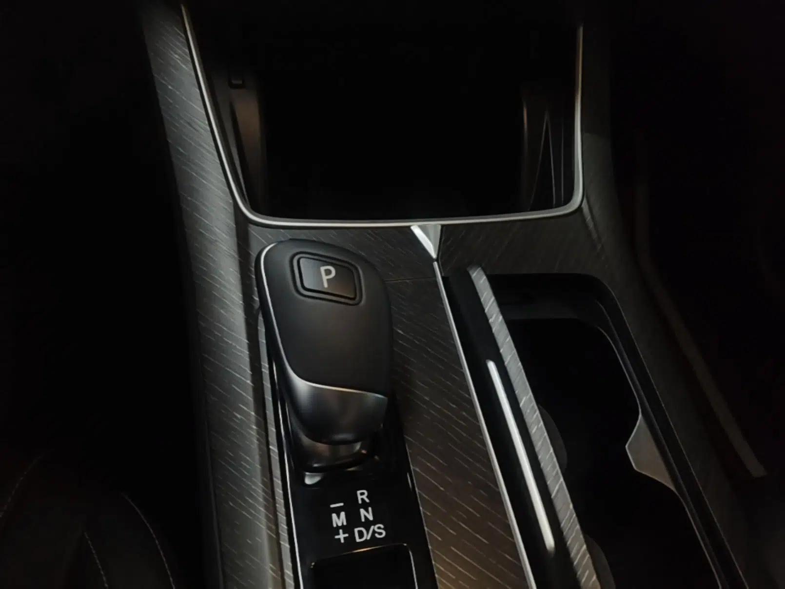 Venucia V 2023 260T Black Horse Edition Pro — миниатюра 17