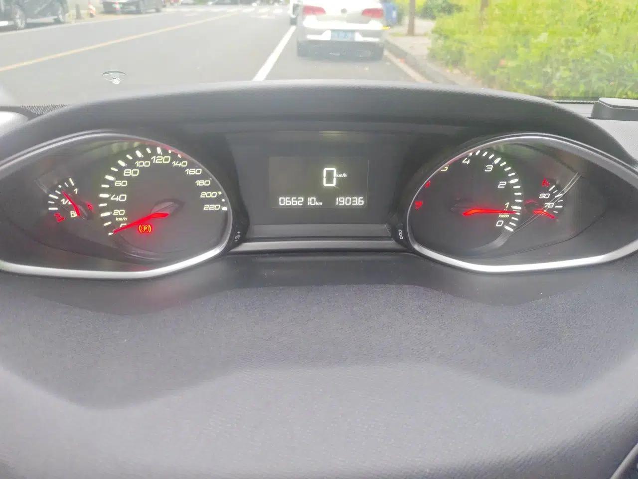 Peugeot 308S 2015 1.6L Manual Shangchi Edition — миниатюра 12