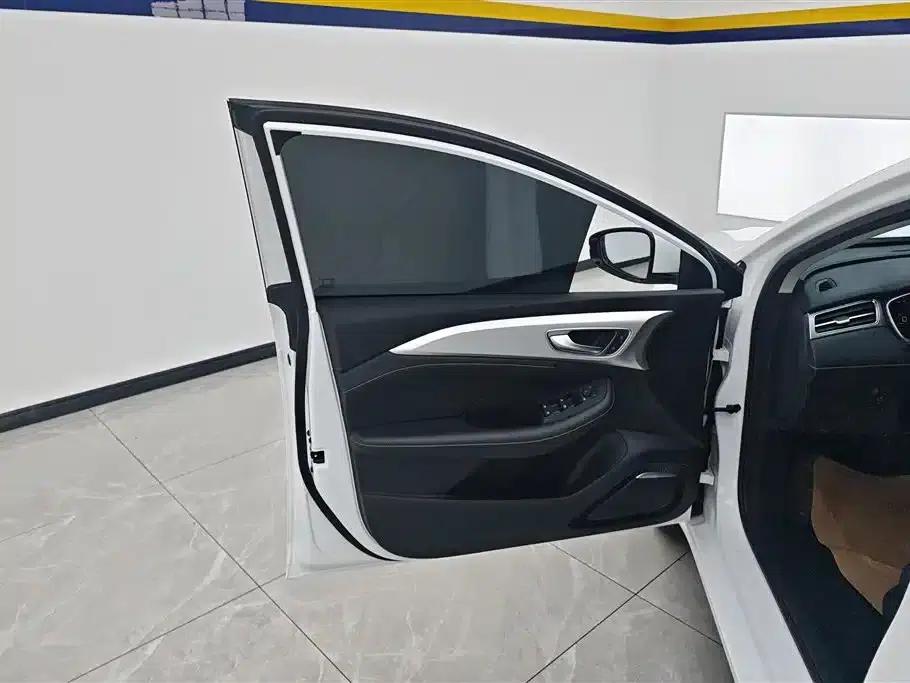 Roewe i6 MAX New Energy 2023 EV 420 Panoramic Roof Special Edition — миниатюра 7