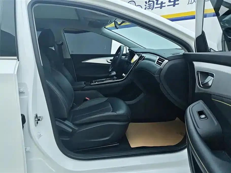 Roewe i6 MAX New Energy 2023 EV 420 Panoramic Roof Special Edition — миниатюра 8