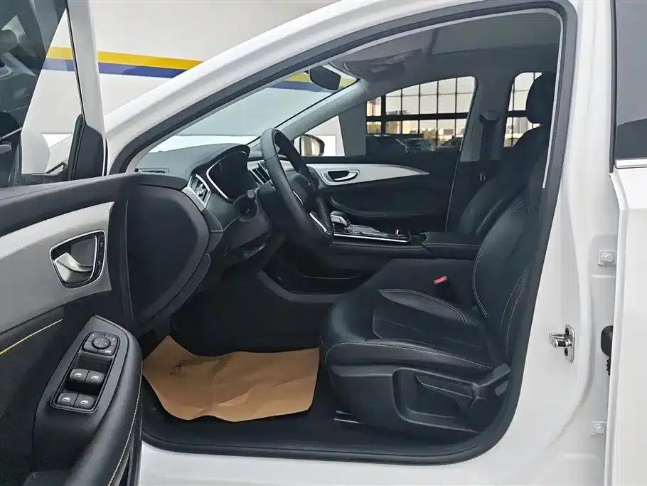 Roewe i6 MAX New Energy 2023 EV 420 Panoramic Roof Special Edition — миниатюра 9