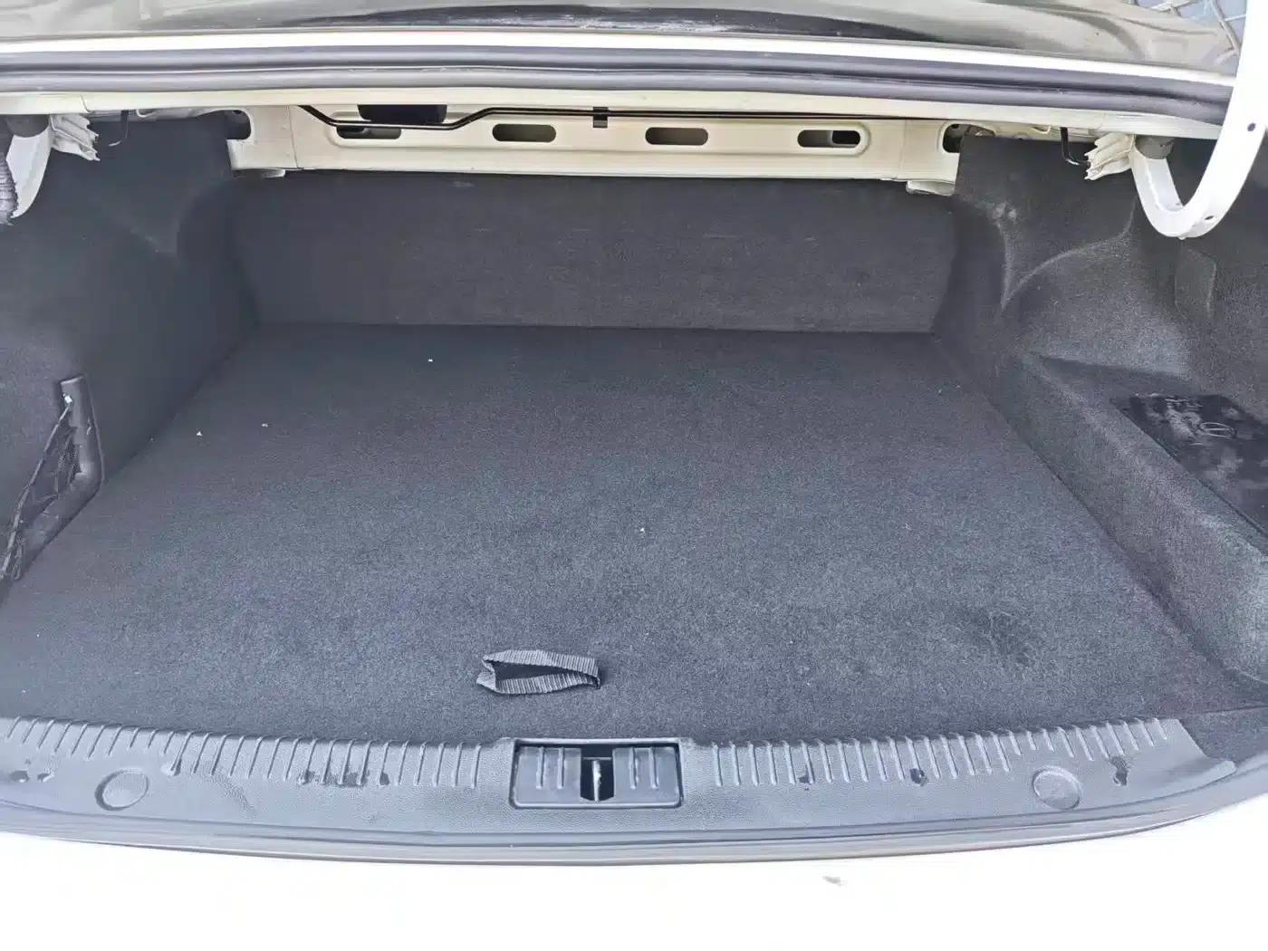 Roewe i6 MAX New Energy 2020 1.5T PHEV Cool Edition — миниатюра 18