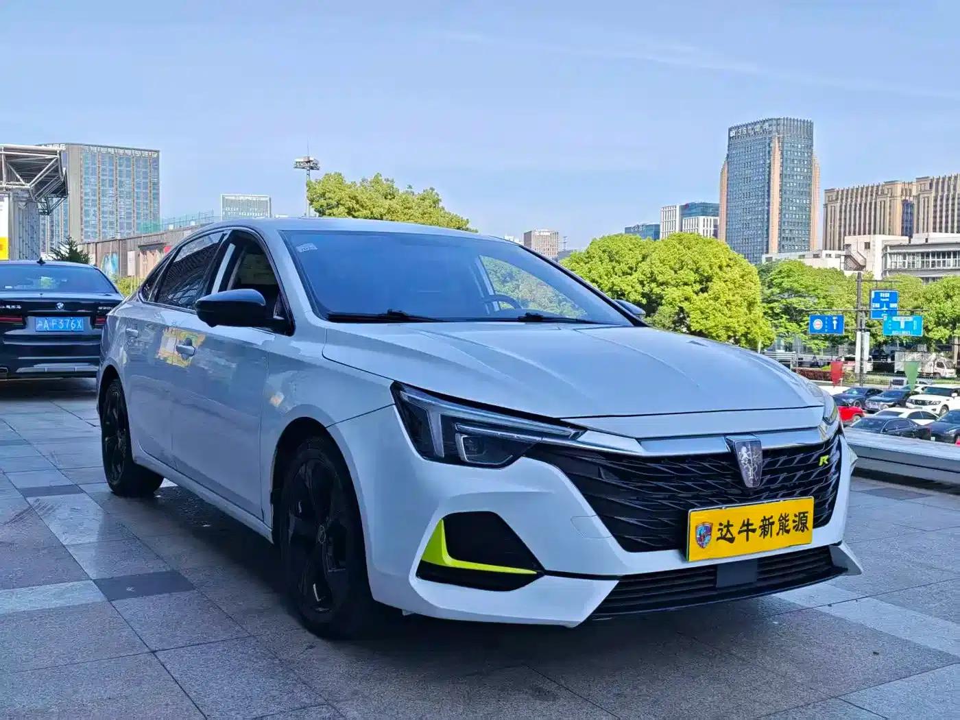 Roewe i6 MAX New Energy 2020 1.5T PHEV Cool Edition — миниатюра 3