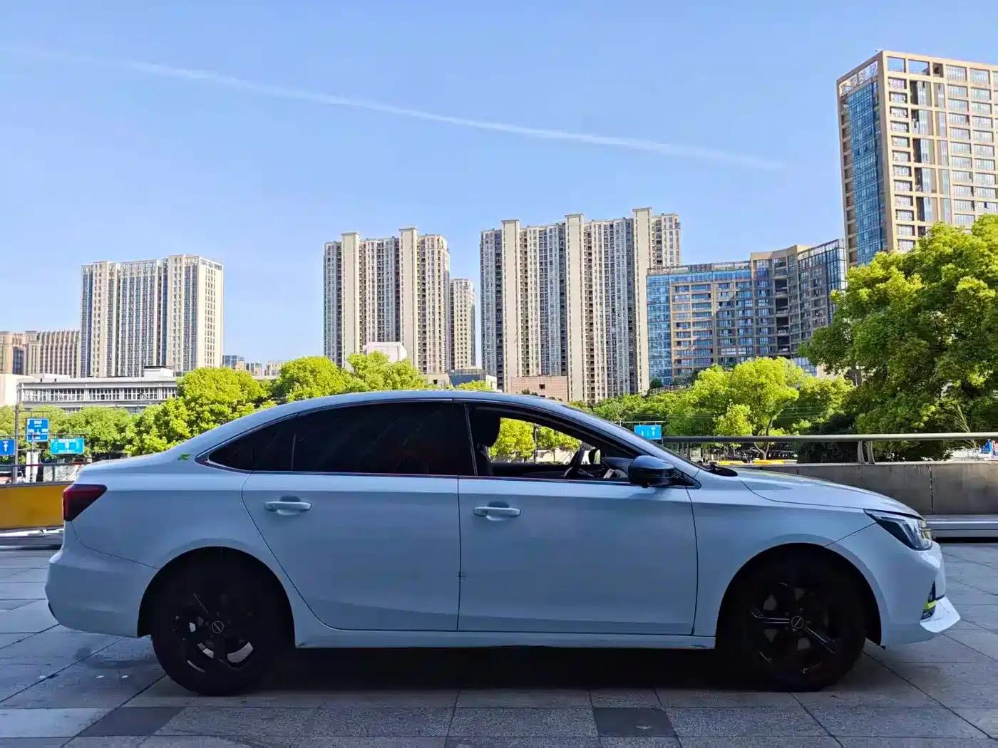 Roewe i6 MAX New Energy 2020 1.5T PHEV Cool Edition — миниатюра 4