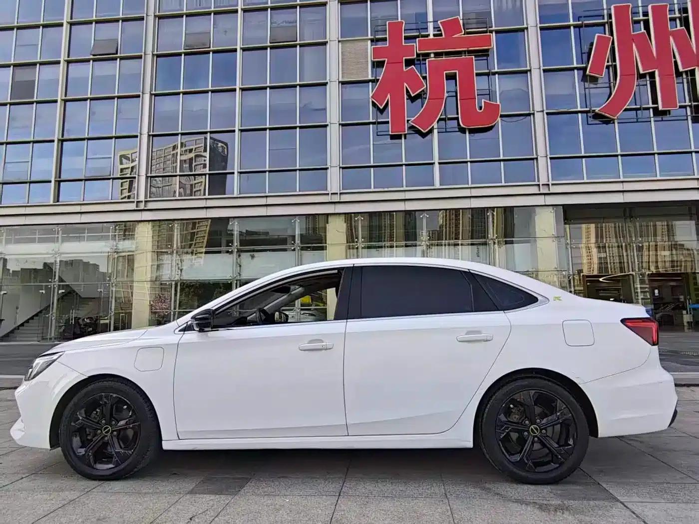 Roewe i6 MAX New Energy 2020 1.5T PHEV Cool Edition — миниатюра 8