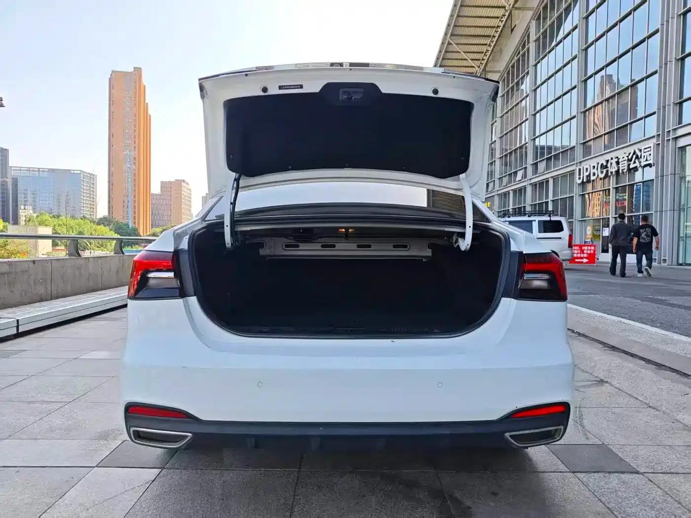 Roewe i6 MAX New Energy 2020 1.5T PHEV Cool Edition — миниатюра 9