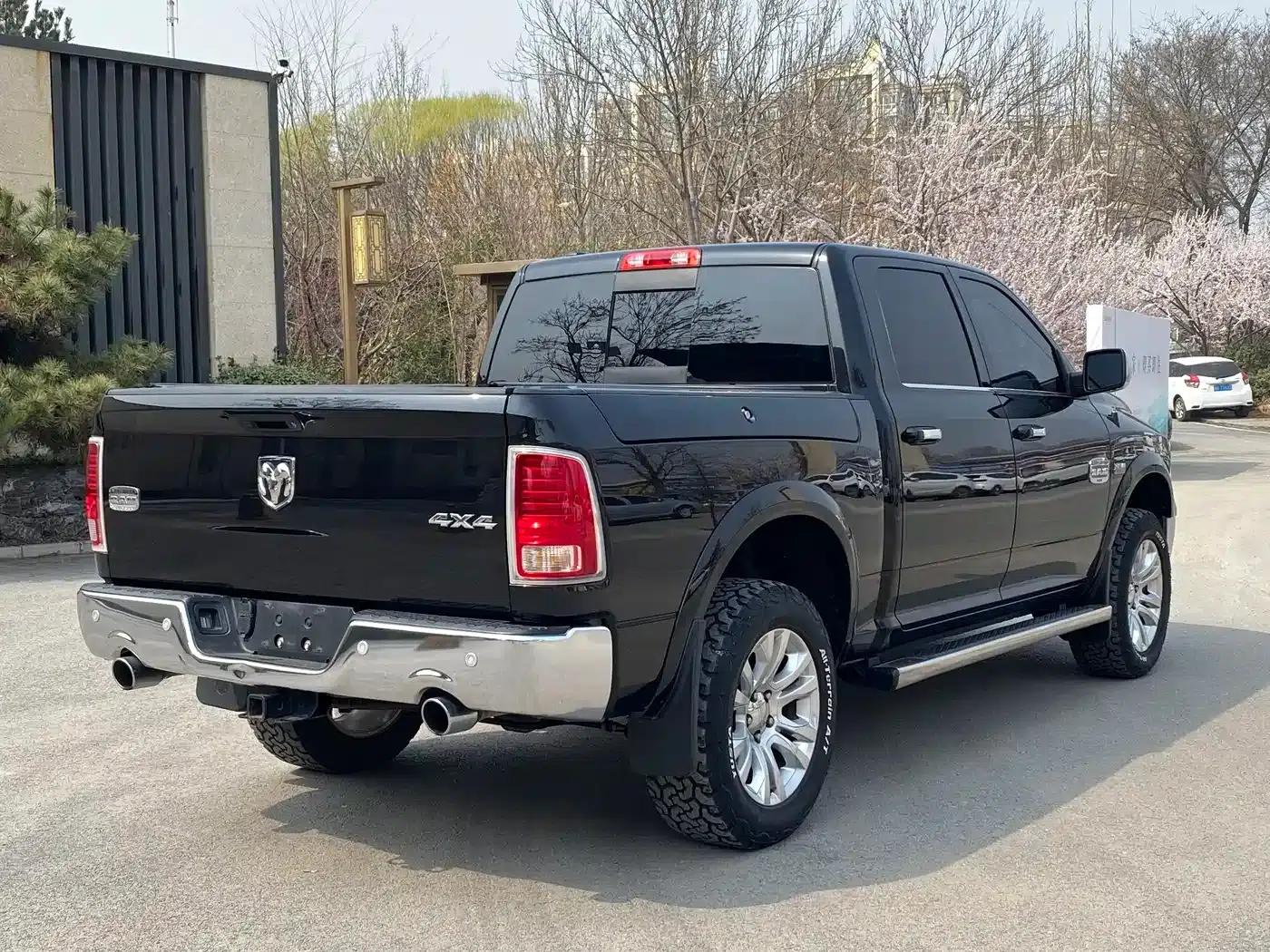 RAM Trucks 2017 5.7L Automatic — миниатюра 4